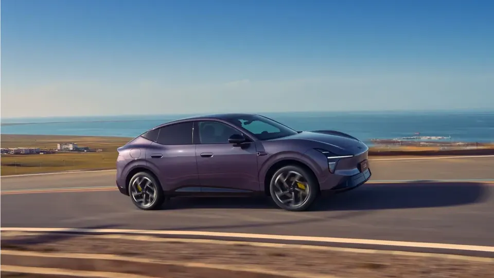 Elettronauti - XPENG L03 71.2 kWh AWD Performance - Nero - Esterno - Vista anteriore a tre quarti
