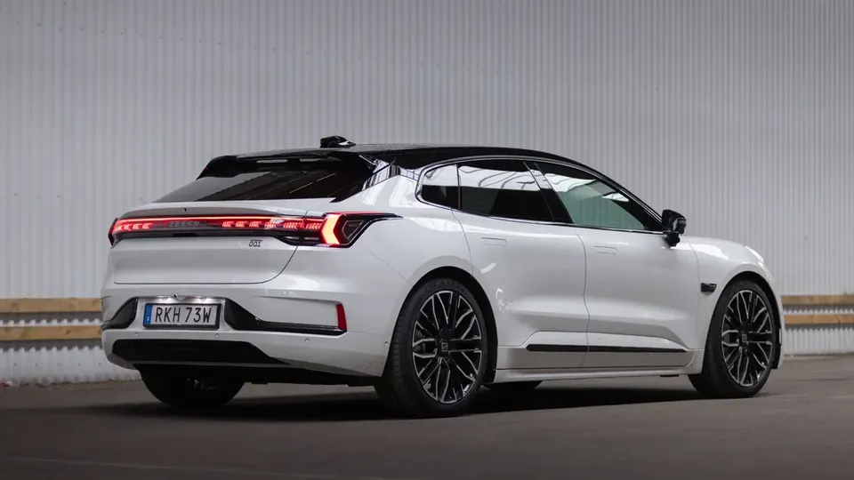 Elettronauti - Zeekr 001 Long Range RWD - Bianco - Esterno - Vista anteriore a tre quarti
