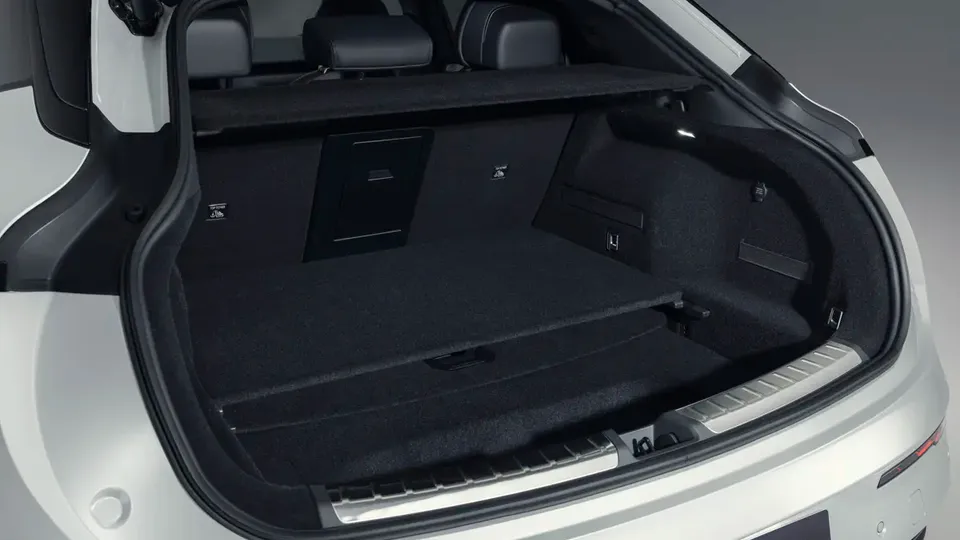 Elettronauti - Zeekr 7GT Core RWD - Vano di carico - Bagagliaio