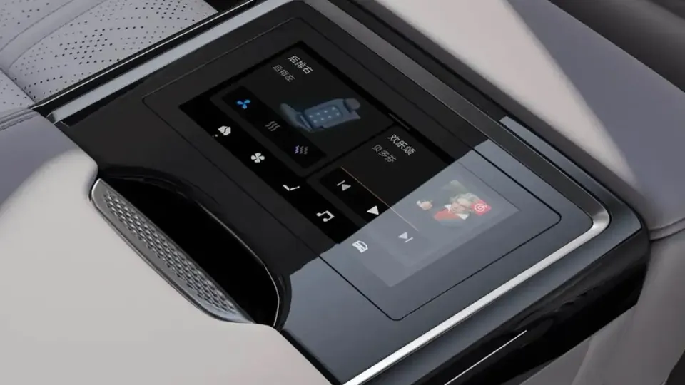 Elettronauti - Zeekr 7X Core RWD - Infotainment - Vista della plancia